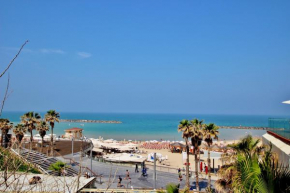 RENOVATED 2 BEDROOMS APT 2 MIN FROM HILTON BEACH AND THE CITY CENTER
